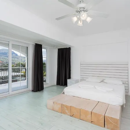 Crystal Villa *