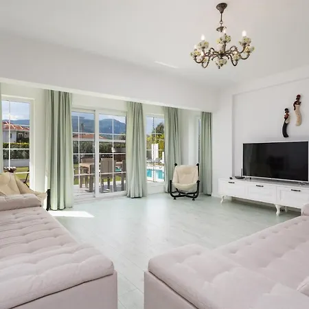 Crystal Villa *